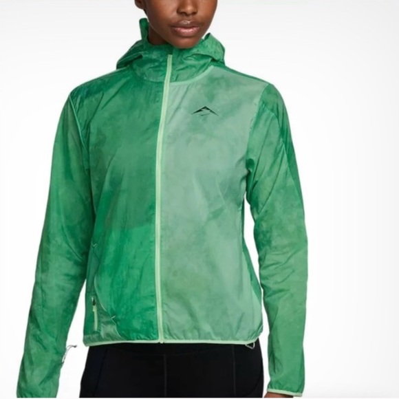 Nike Trail FN6853-376 Women's Green Repel Lightweight Running Jacket NWT - Picture 1 of 8